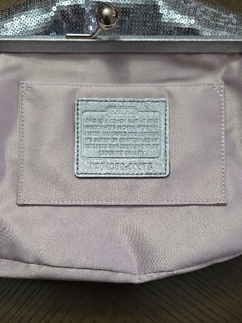Coach Limited Edition Silver Sequin Kiss-Lock Wristlet Clutch With Hangtag - Picture 10 of 14